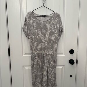 Gray and White Leaf Print Dress (Medium)